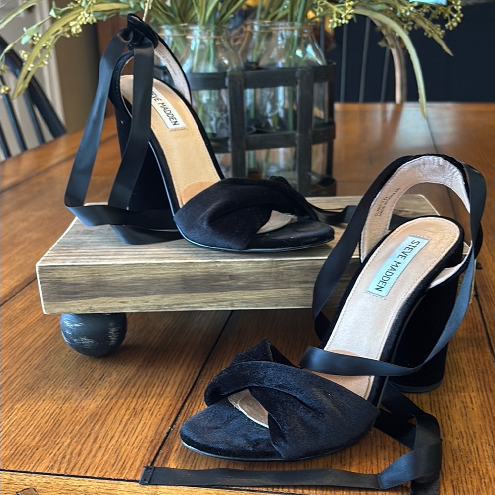 Steve Madden Black Velvet Block 4 1/2” Heels - Picture 6 of 7